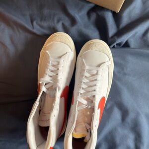 Nike Women's White and Orange Blazer Mid '77
